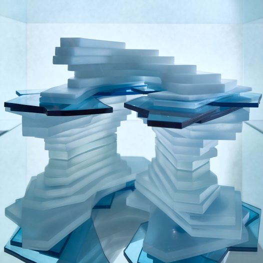 Morphologie des Schmelzens:  In Memory of A 23a, 2026, Skulptur auf Sockel, 44 x 44 x 21 cm		