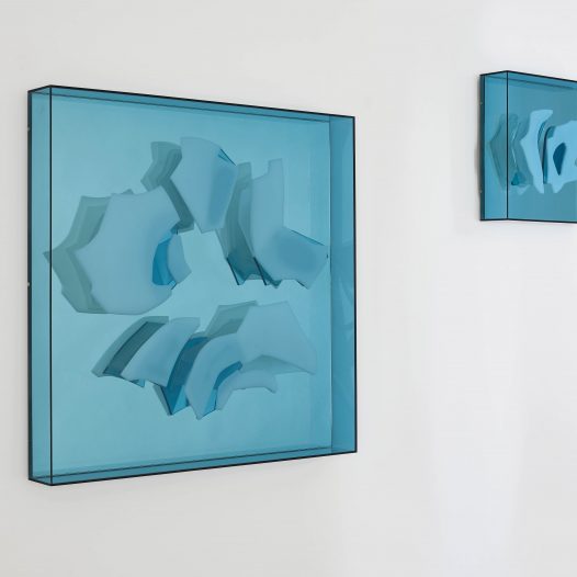 Morphologie des Schmelzens (2), 2026, Acrylglas, Spiegel, 72 × 72 × 10 cm                                                                             