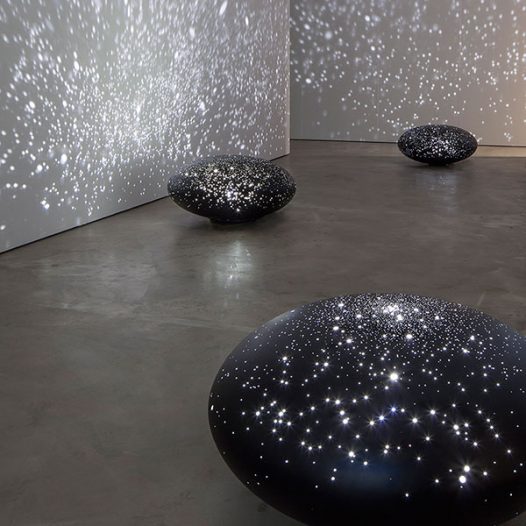 Messier-Objekte, 2012, Durchmesser 90 cm, Höhe 45 cm, Epoxidharz, Lichttechnik