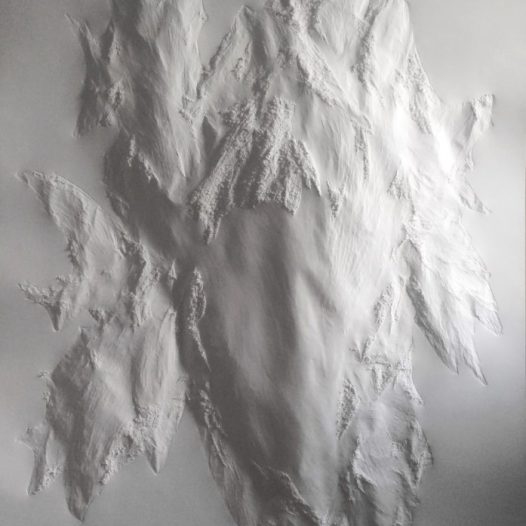 Aja von Loeper: Weißes Blatt L 20-1, 2020, 150 x 105 x 5 cm, Papier Relief