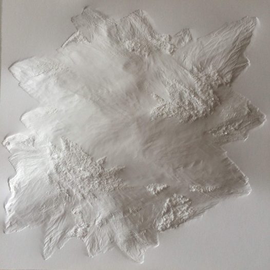 Aja von Loeper: Weißes Blatt S 20-22, 2020, 30 x 30 x 1 cm, Papier Relief
