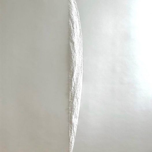 Aja von Loeper: Hommage à Lucio Fontana, 2023, 150 x 105 cm, Papier mit Holzkeil bearbeitet